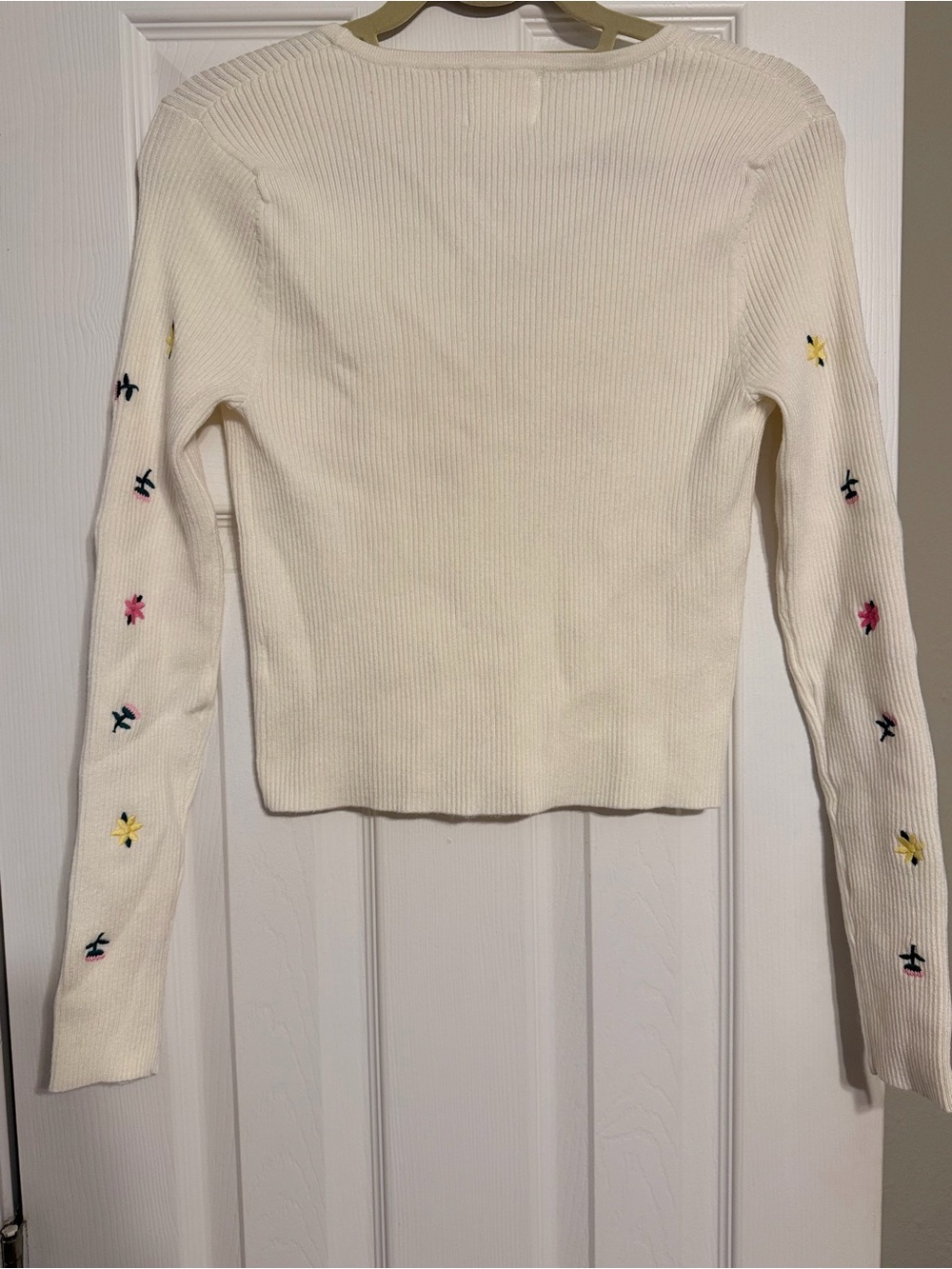 Willow & Wind Embroidered Flowers Cardigan (Small) - Picture 6 of 6